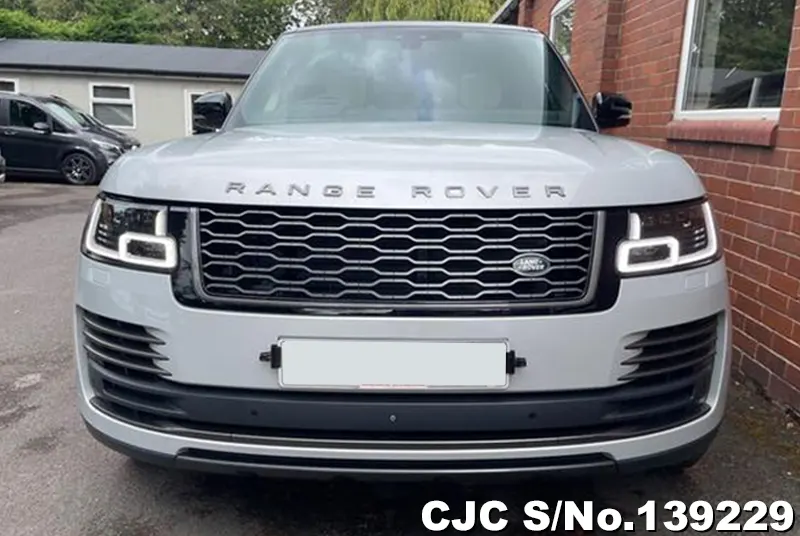 Land Rover Range Rover in Silver for Sale Image 2