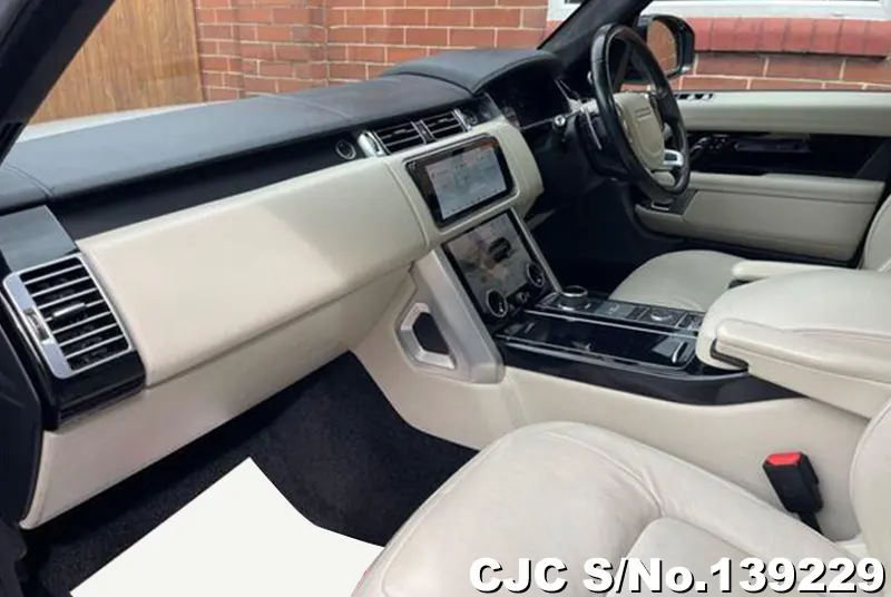 Land Rover Range Rover in Silver for Sale Image 6