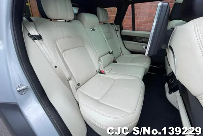 Land Rover Range Rover in Silver for Sale Image 9