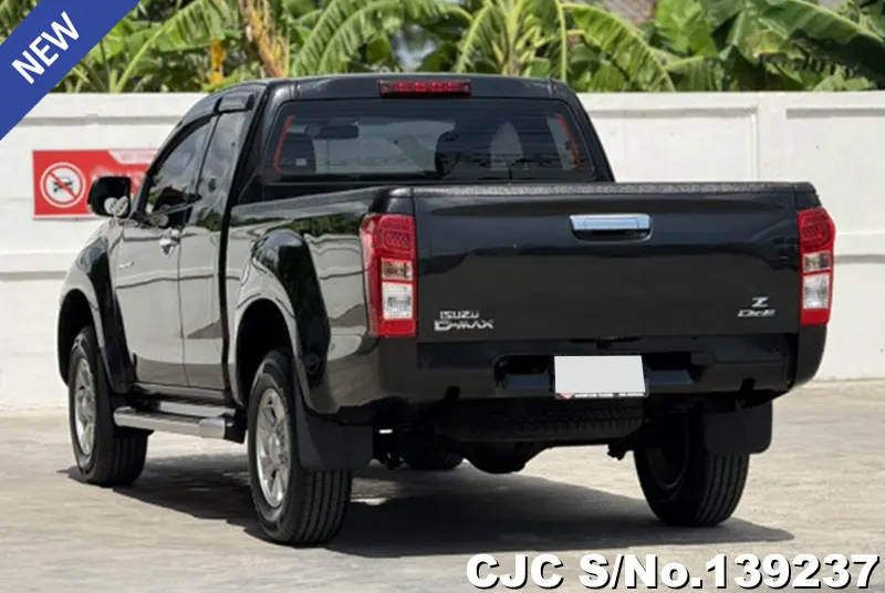 Isuzu D-Max in Black for Sale Image 1