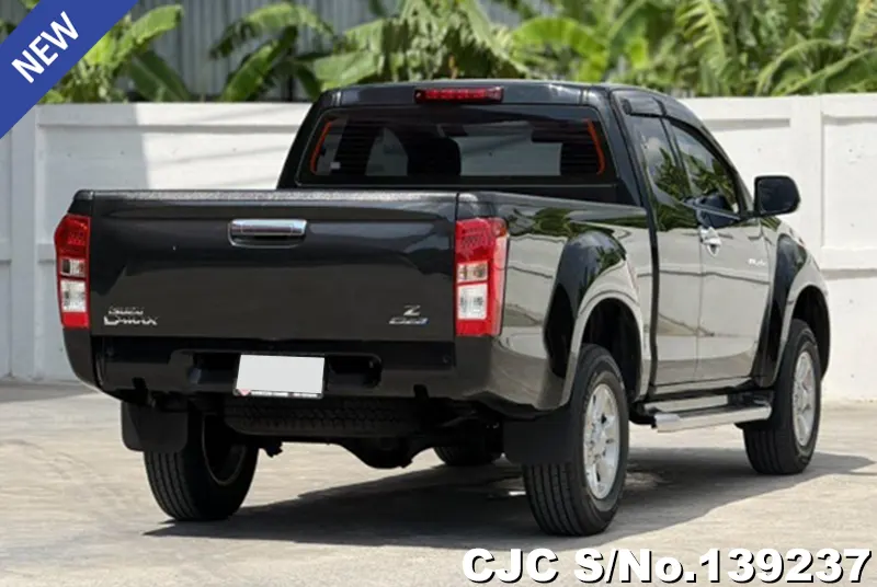 Isuzu D-Max in Black for Sale Image 2