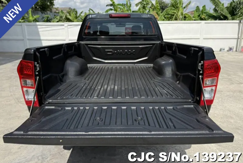 Isuzu D-Max in Black for Sale Image 5