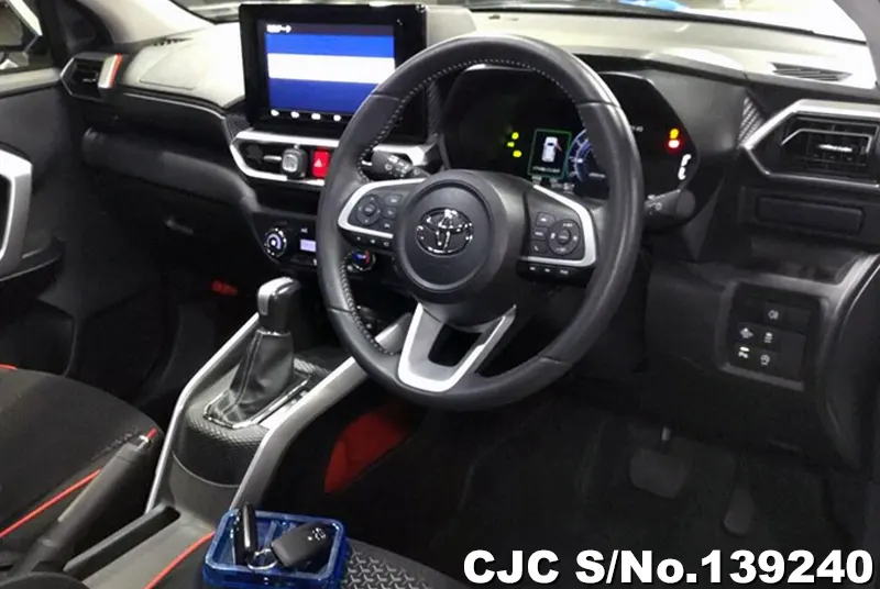 Toyota Raize in Pearl White for Sale Image 4