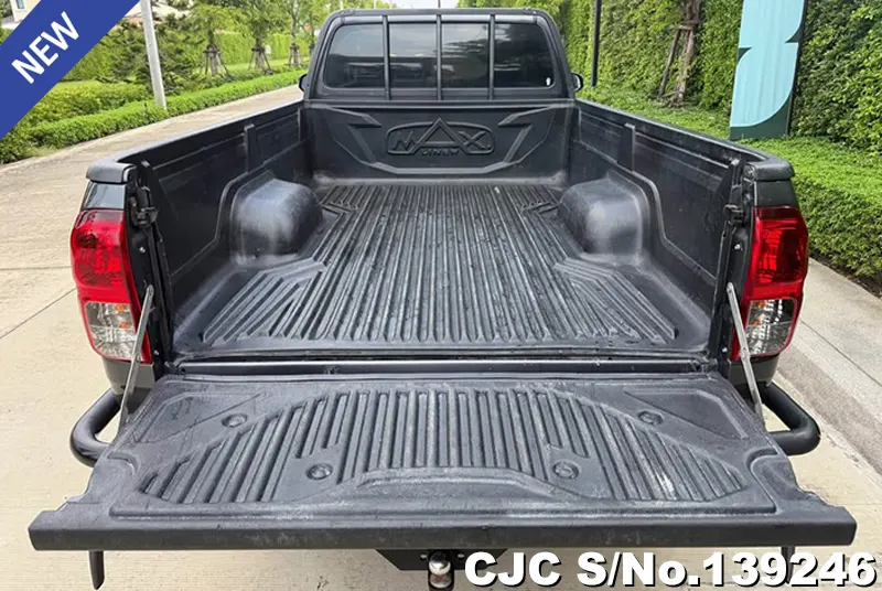 Toyota Hilux in Gray for Sale Image 7