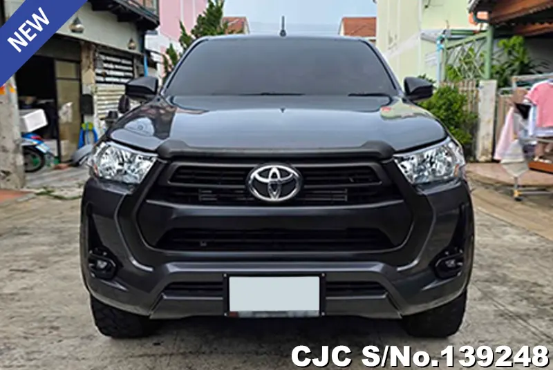 Toyota Hilux in Gray for Sale Image 4