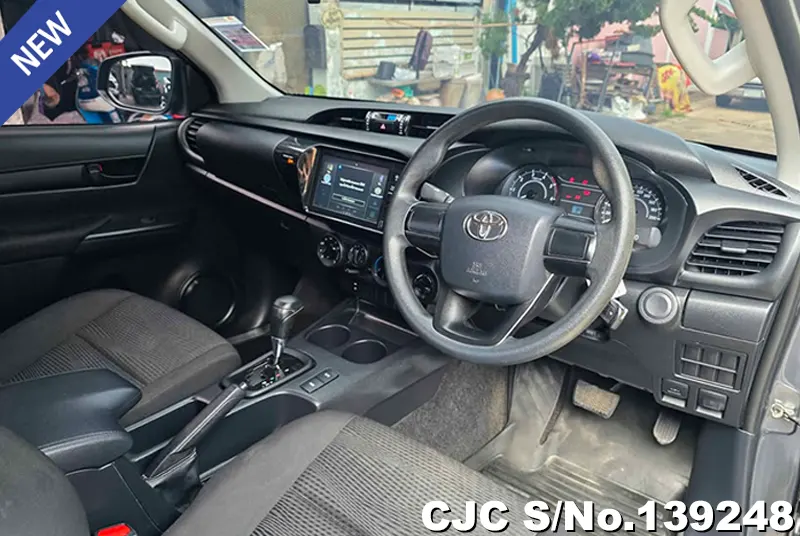 Toyota Hilux in Gray for Sale Image 7